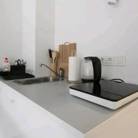 New Shiny Studio In A Quiet Area Of Old Town *